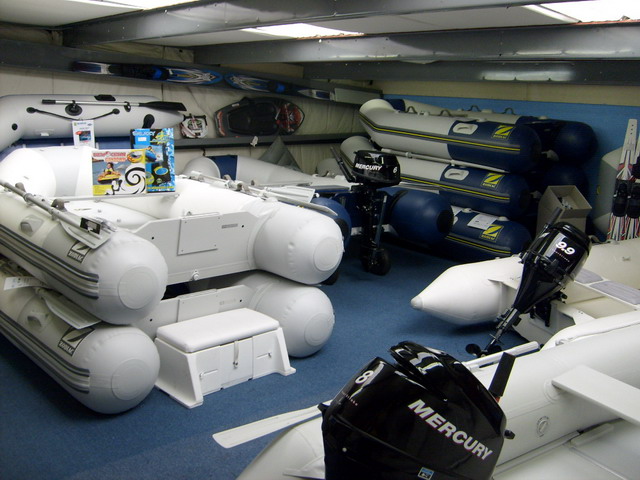 Showroom 1-ste etage bij Dila Watersport te Purmerend