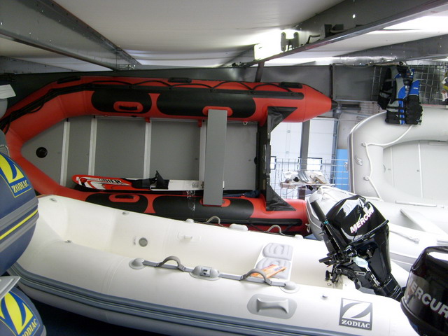 Showroom 1-ste etage bij Dila Watersport te Purmerend